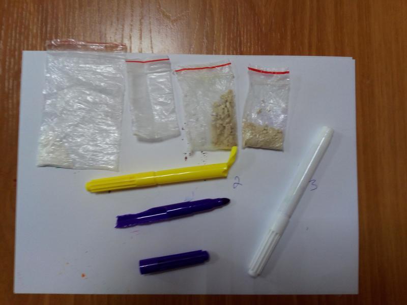 Фото Фисташки с наркотиками и тушёнка с сим-картами: как в новосибирских колониях перехватывают криминальные посылки 4